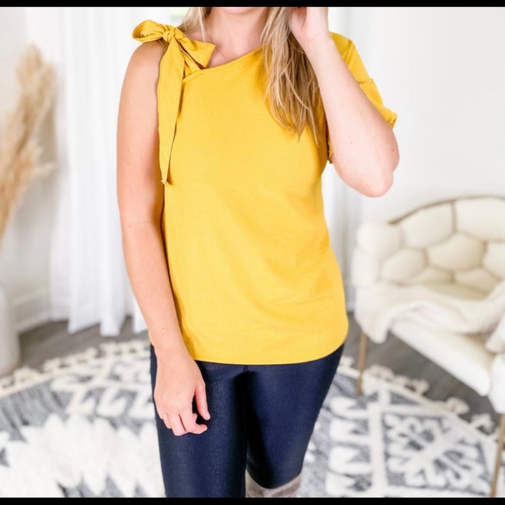 Short Sleeve Cold Shoulder With Tie Detail - XL